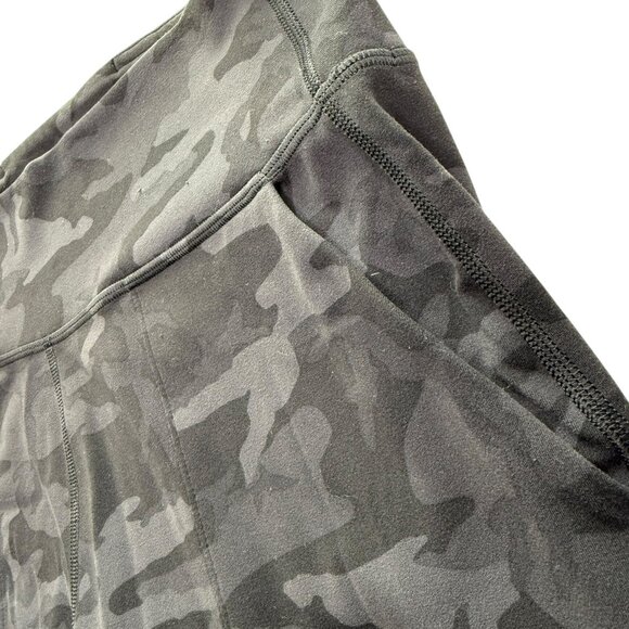 LULULEMON Camo Camouflage Crop Sweatpants Athletic Yoga Pants.  Stretchy.  Black - Picture 5 of 13